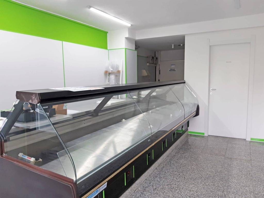negozio in affitto a Cagliari in zona Genneruxi