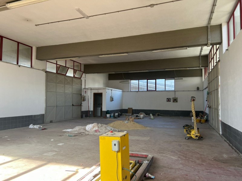 locale commerciale in affitto a Cagliari