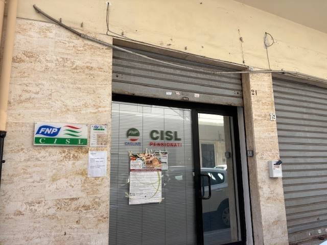 negozio in affitto a Cagliari in zona Villanova
