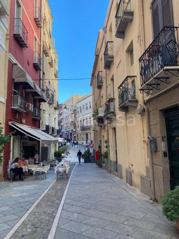 negozio in affitto a Cagliari in zona Castello