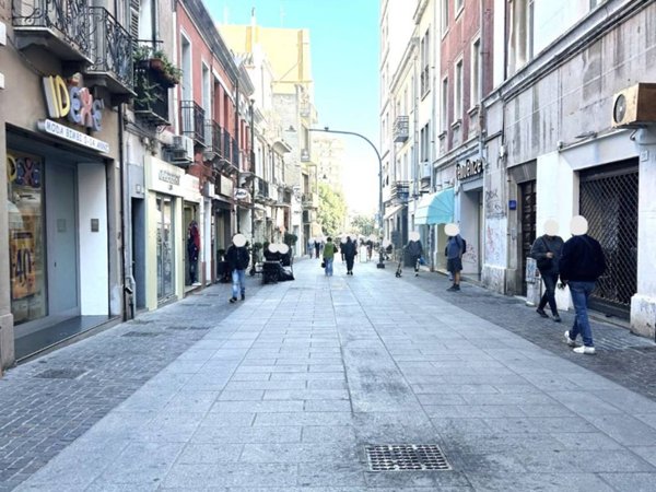 negozio in affitto a Cagliari in zona Villanova