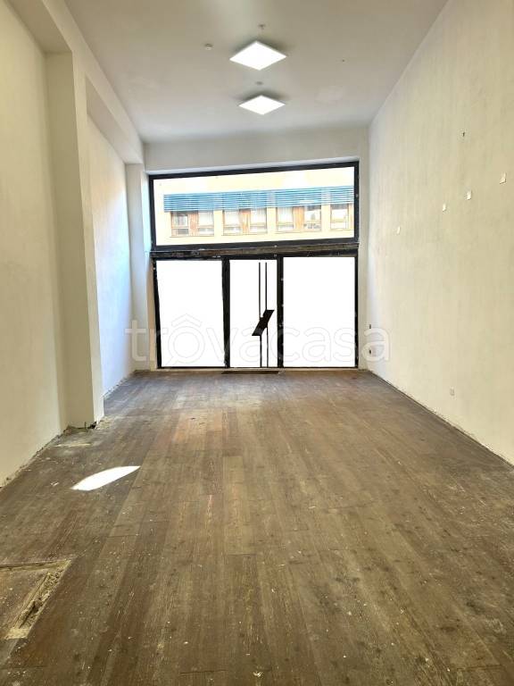 negozio in affitto a Cagliari in zona Villanova