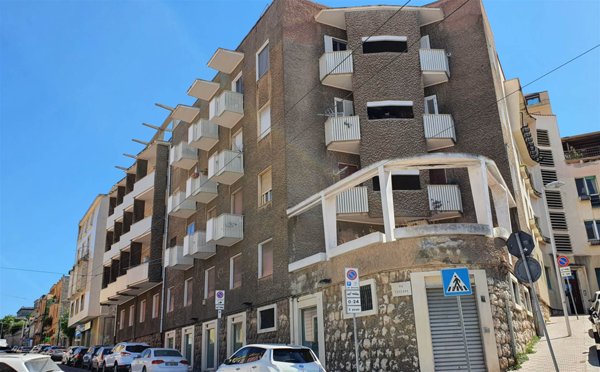 negozio in affitto a Cagliari in zona Villanova