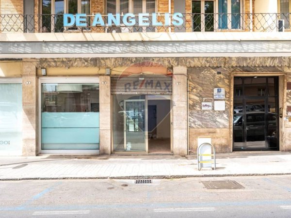 negozio in affitto a Cagliari in zona Tribunale