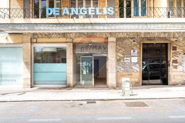 negozio in affitto a Cagliari in zona Tribunale
