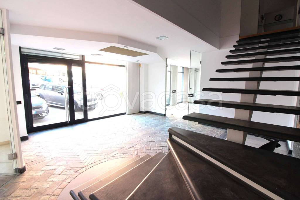 negozio in affitto a Cagliari in zona La Vega