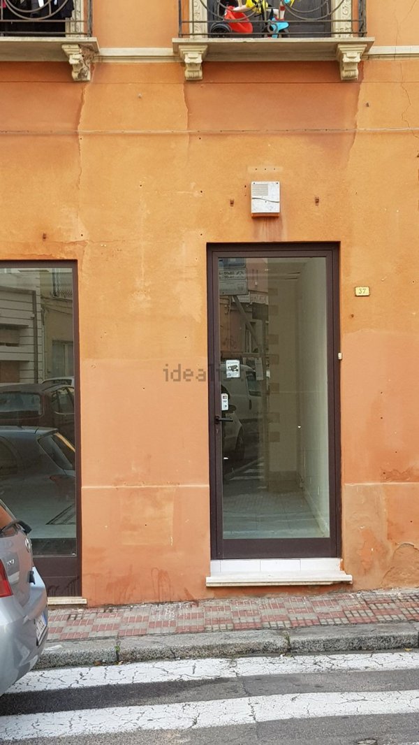 locale commerciale in affitto a Cagliari in zona Villanova