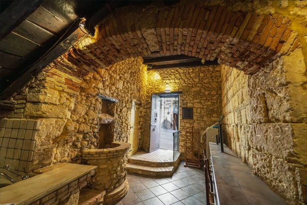 negozio in affitto a Cagliari in zona Villanova