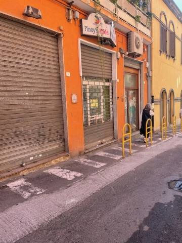 negozio in affitto a Cagliari in zona Villanova