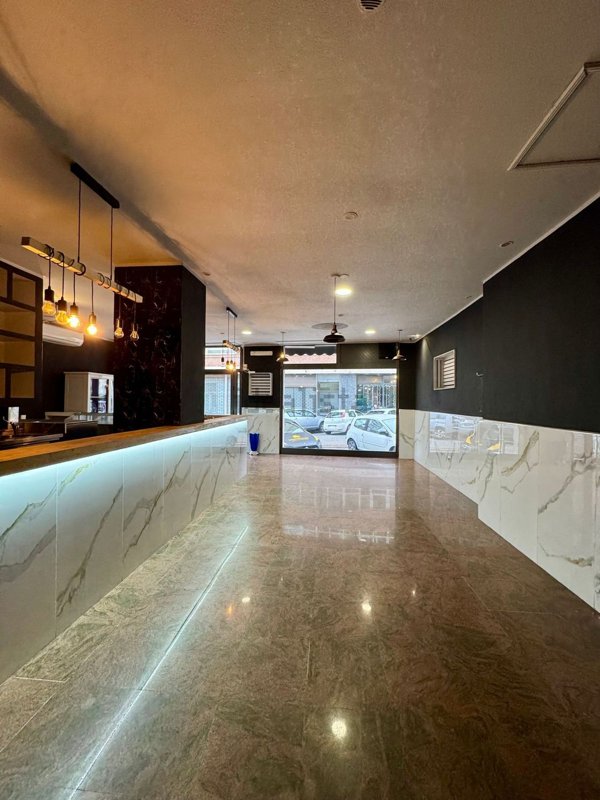 locale commerciale in affitto a Cagliari