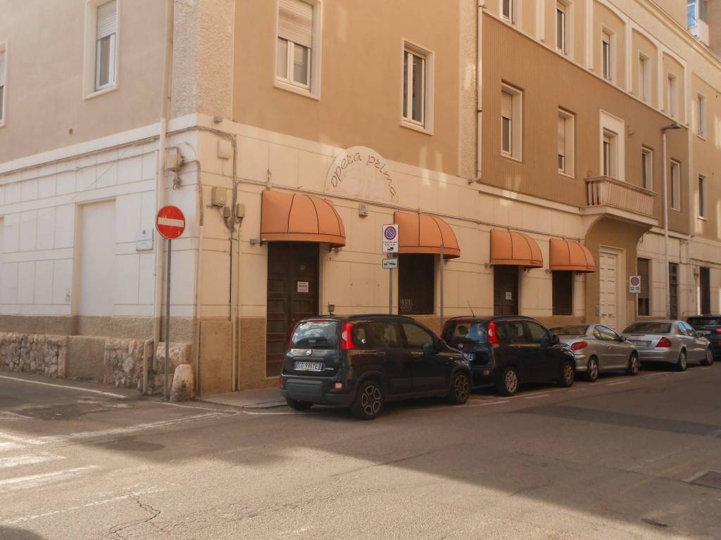 negozio in affitto a Cagliari in zona Bonaria