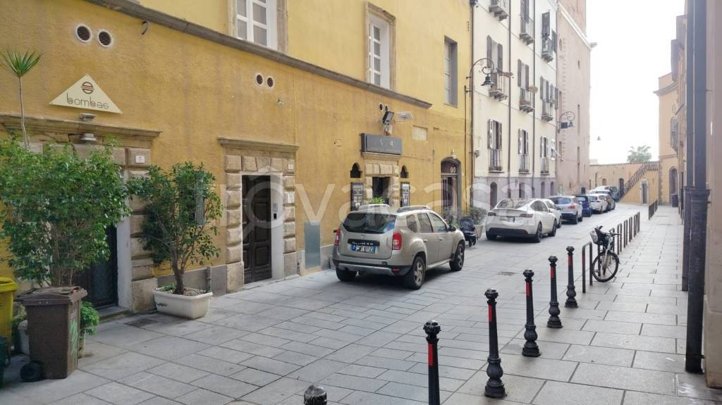 negozio in affitto a Cagliari in zona Castello