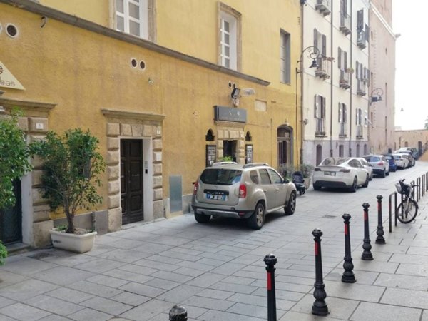 negozio in affitto a Cagliari in zona Castello