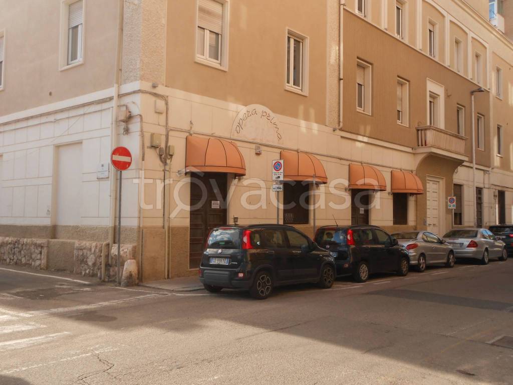 negozio in affitto a Cagliari in zona Bonaria