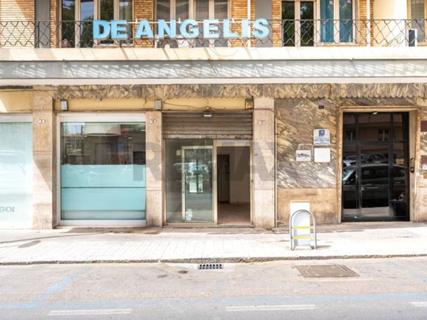 negozio in affitto a Cagliari in zona San Benedetto