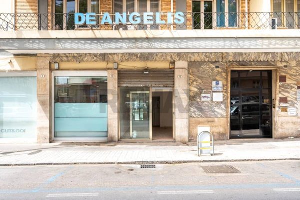 negozio in affitto a Cagliari in zona Tribunale