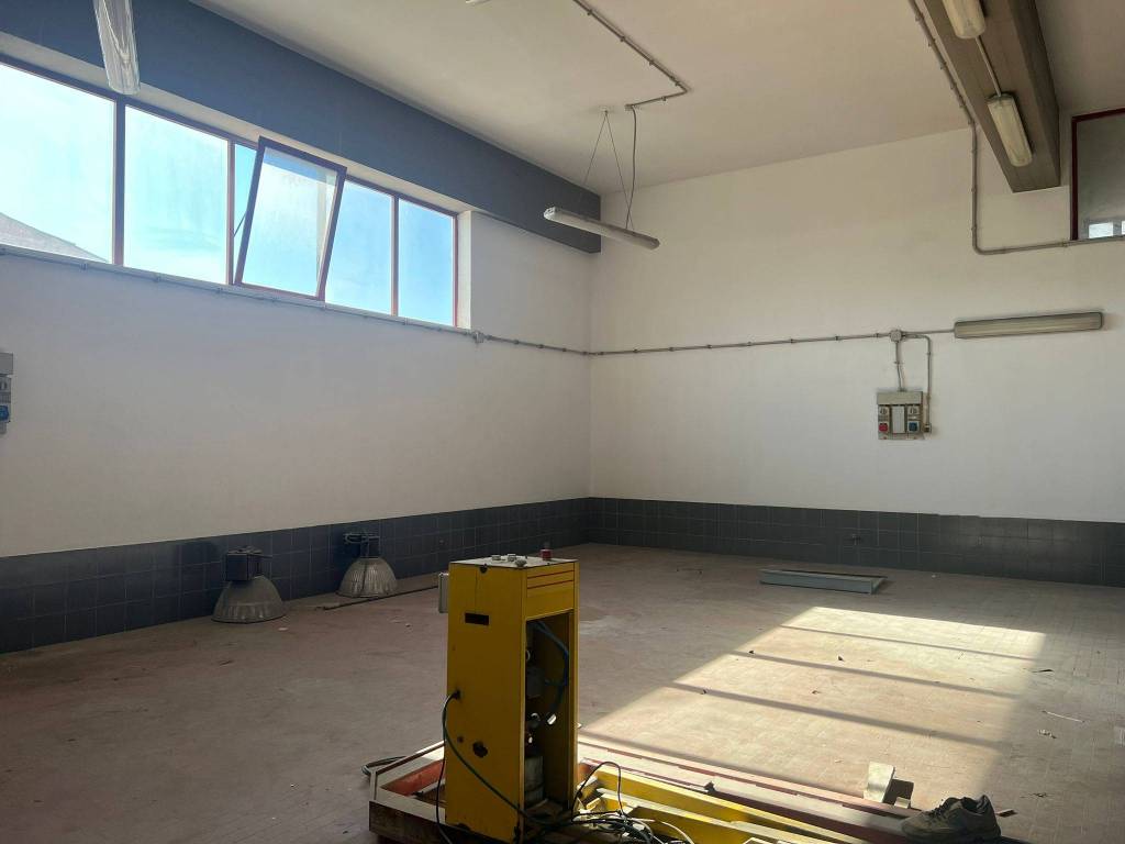 locale commerciale in affitto a Cagliari