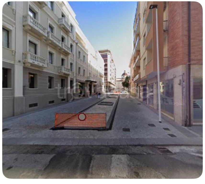 negozio in affitto a Cagliari in zona Villanova