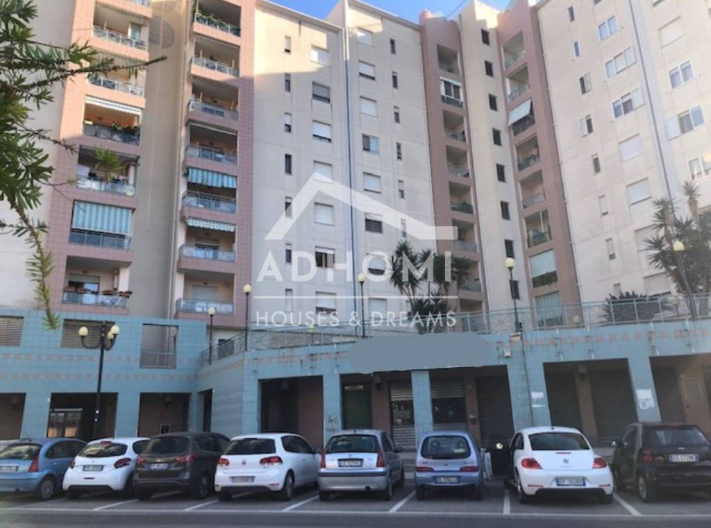 negozio in affitto a Cagliari in zona Sant'Elia