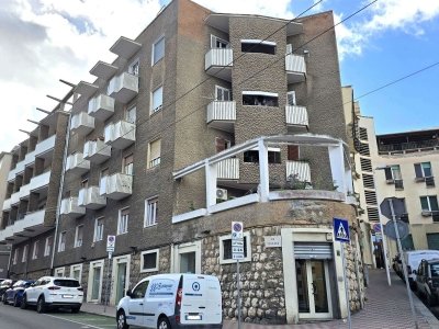 negozio in affitto a Cagliari in zona Villanova