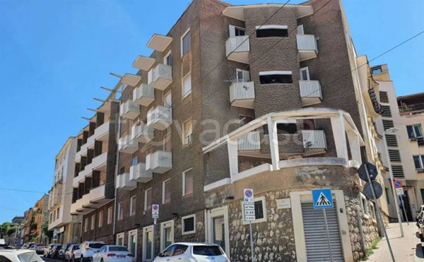 negozio in affitto a Cagliari in zona Villanova