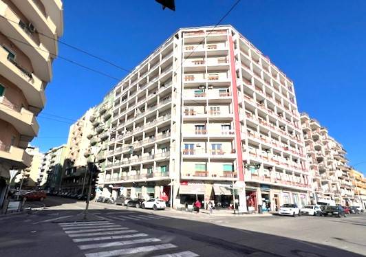 negozio in affitto a Cagliari in zona San Benedetto