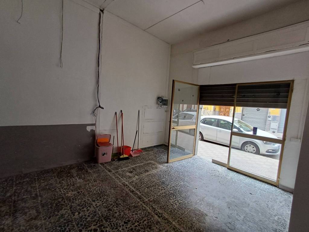 negozio in affitto a Cagliari in zona San Benedetto