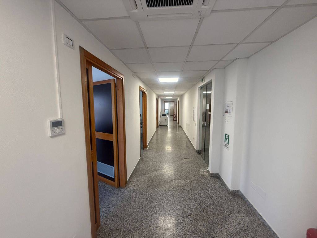 ufficio in affitto a Cagliari in zona Villanova