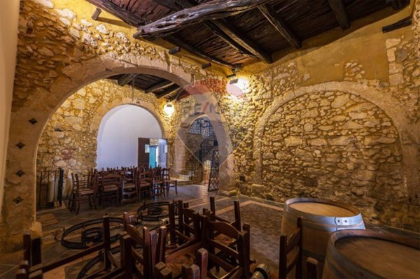 locale commerciale in affitto a Cagliari in zona Villanova