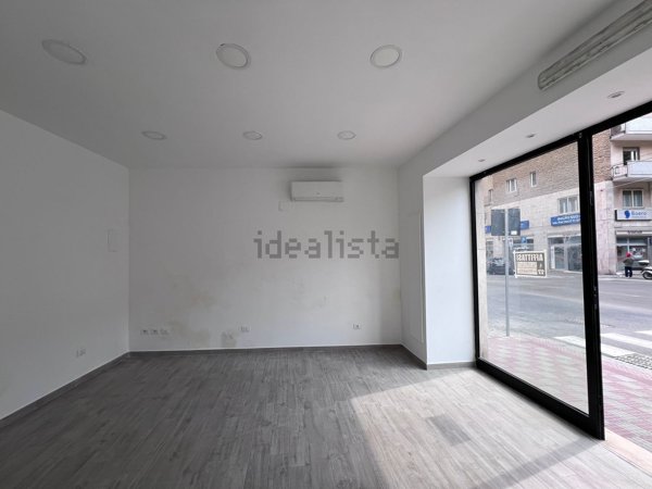 locale commerciale in affitto a Cagliari in zona San Benedetto