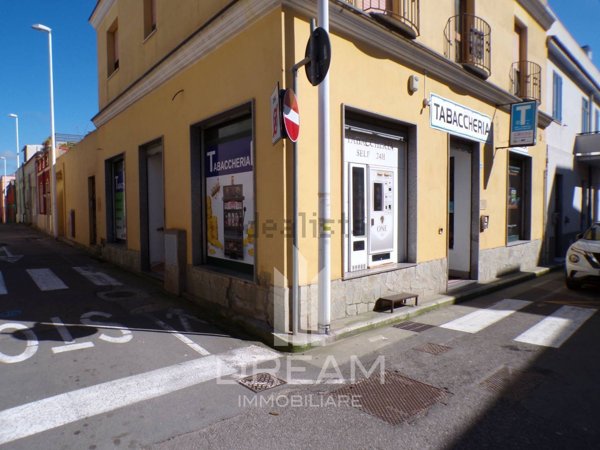 locale commerciale in affitto a Cagliari in zona Pirri