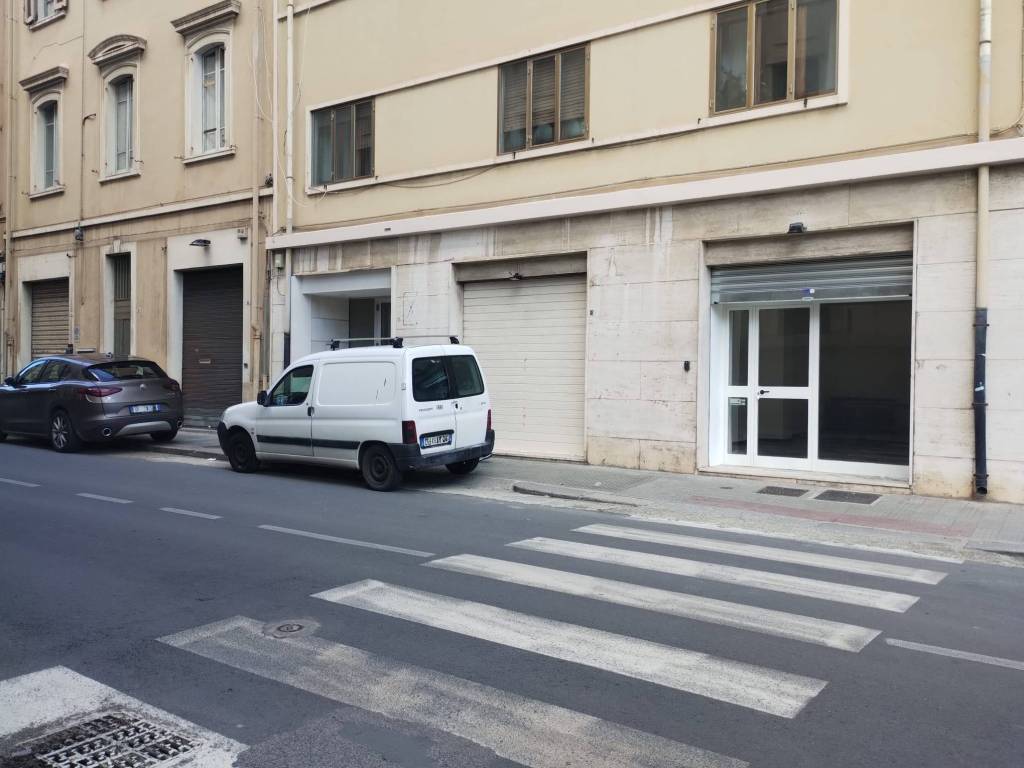 negozio in affitto a Cagliari in zona Villanova