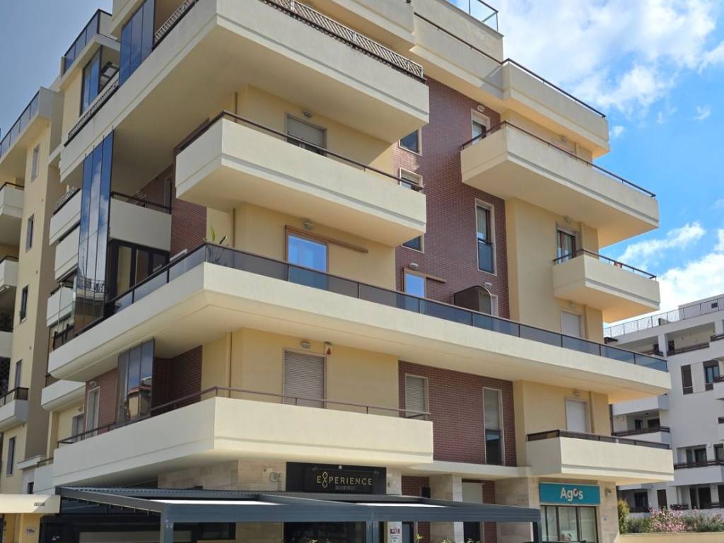 negozio in affitto a Cagliari in zona Poetto/Marina Piccola