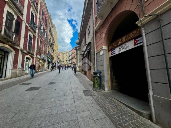negozio in affitto a Cagliari in zona Marina