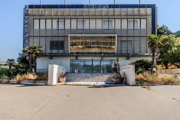 locale commerciale in affitto a Cagliari in zona Pirri