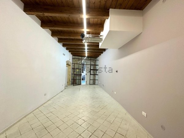 locale commerciale in affitto a Cagliari in zona Castello