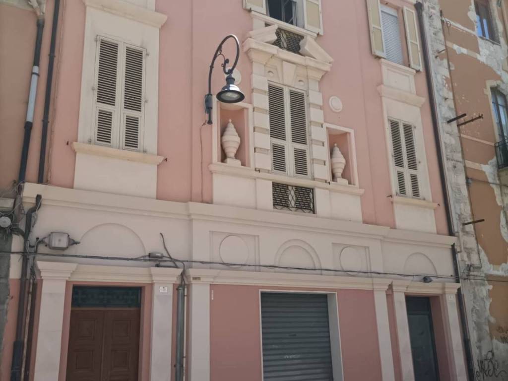 negozio in affitto a Cagliari in zona Stampace/Punici