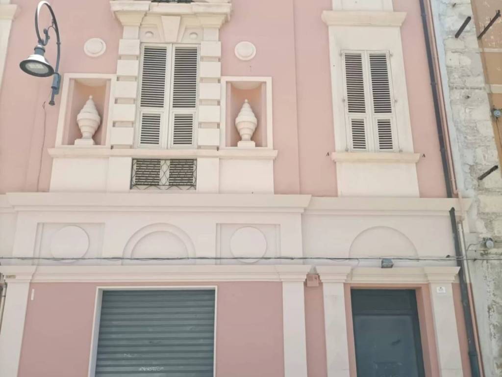 negozio in affitto a Cagliari in zona Castello