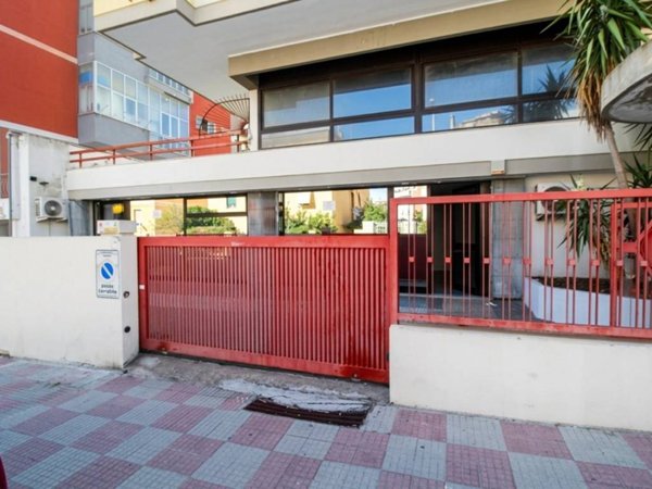 locale commerciale in affitto a Cagliari in zona Bonaria
