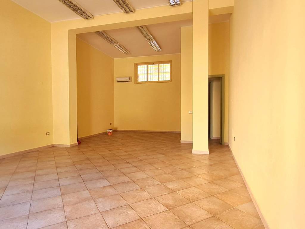 negozio in affitto a Quartu Sant'Elena in zona Centro Storico