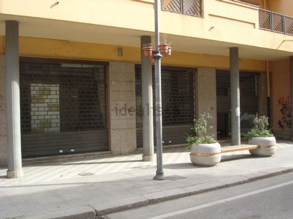 locale commerciale in affitto a Quartu Sant'Elena in zona Centro Storico