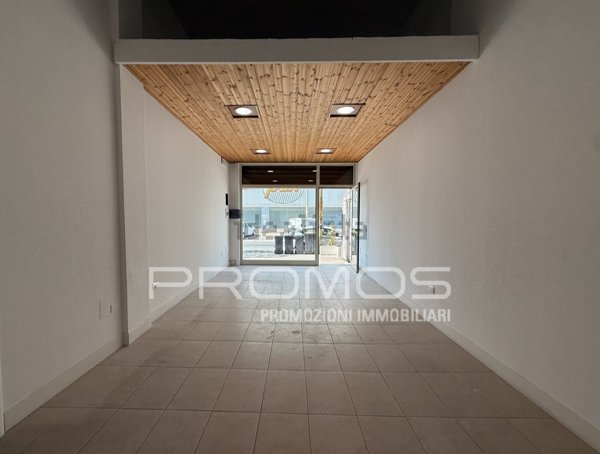 locale commerciale in affitto a Quartu Sant'Elena in zona Centro Storico