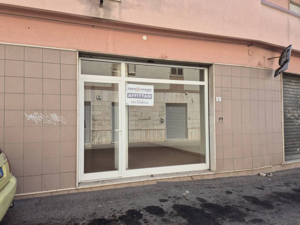 negozio in affitto a Quartu Sant'Elena in zona Centro Storico
