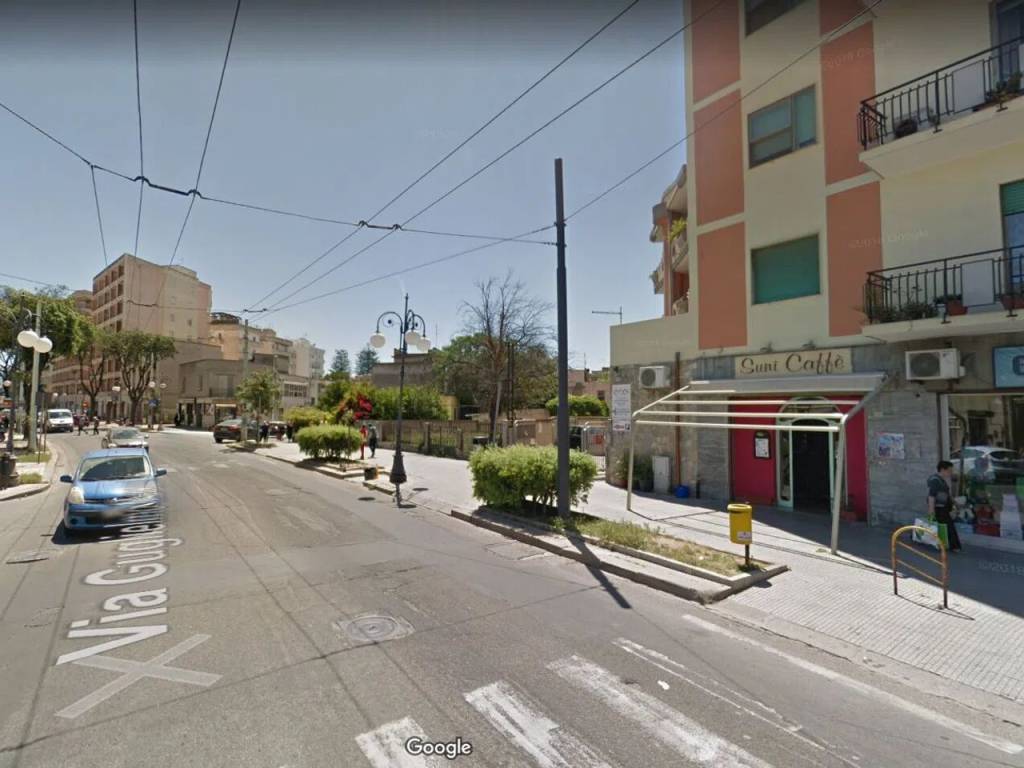 negozio in affitto a Quartu Sant'Elena in zona Centro Storico