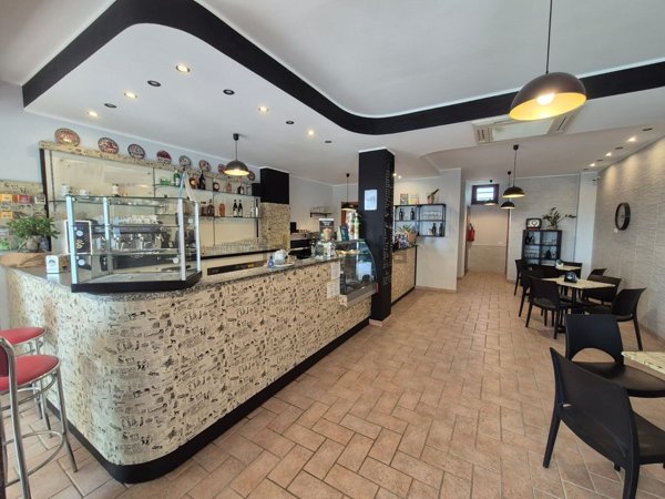 locale commerciale in affitto a Quartu Sant'Elena in zona Quartello