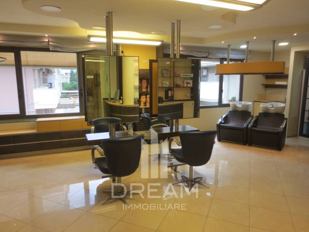 negozio in affitto a Quartu Sant'Elena