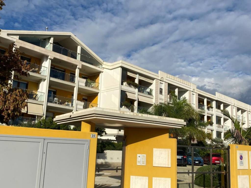 appartamento in affitto a Quartu Sant'Elena in zona Quartello