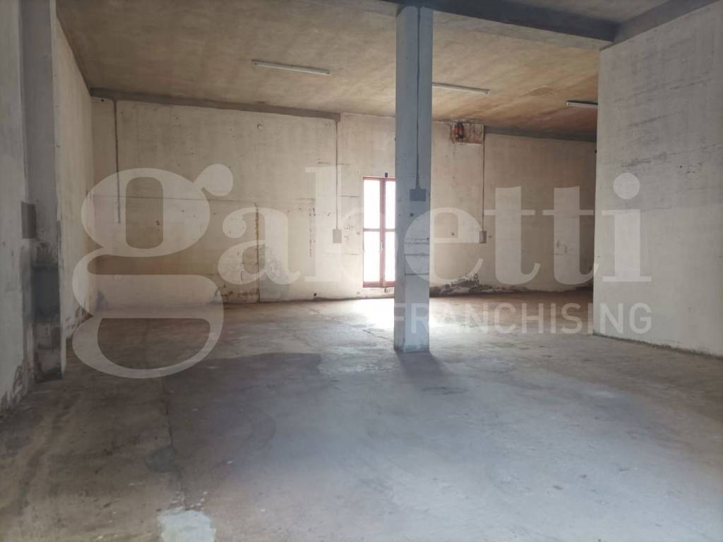 locale commerciale in affitto a Quartu Sant'Elena