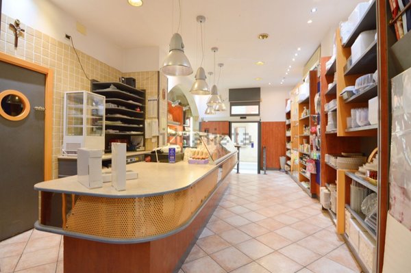 negozio in affitto a Quartu Sant'Elena in zona Centro Storico