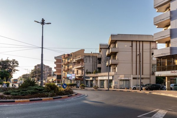 locale commerciale in affitto a Quartu Sant'Elena